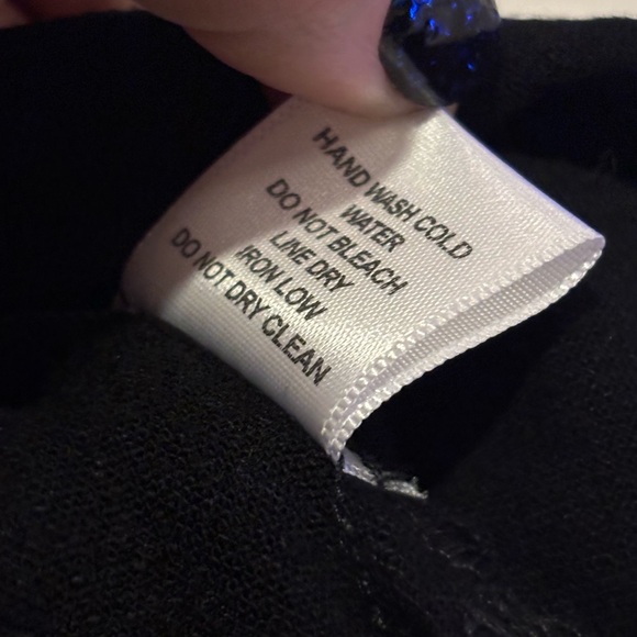 HYFVE Elegant Black sleeveless button up Top - Picture 4 of 6